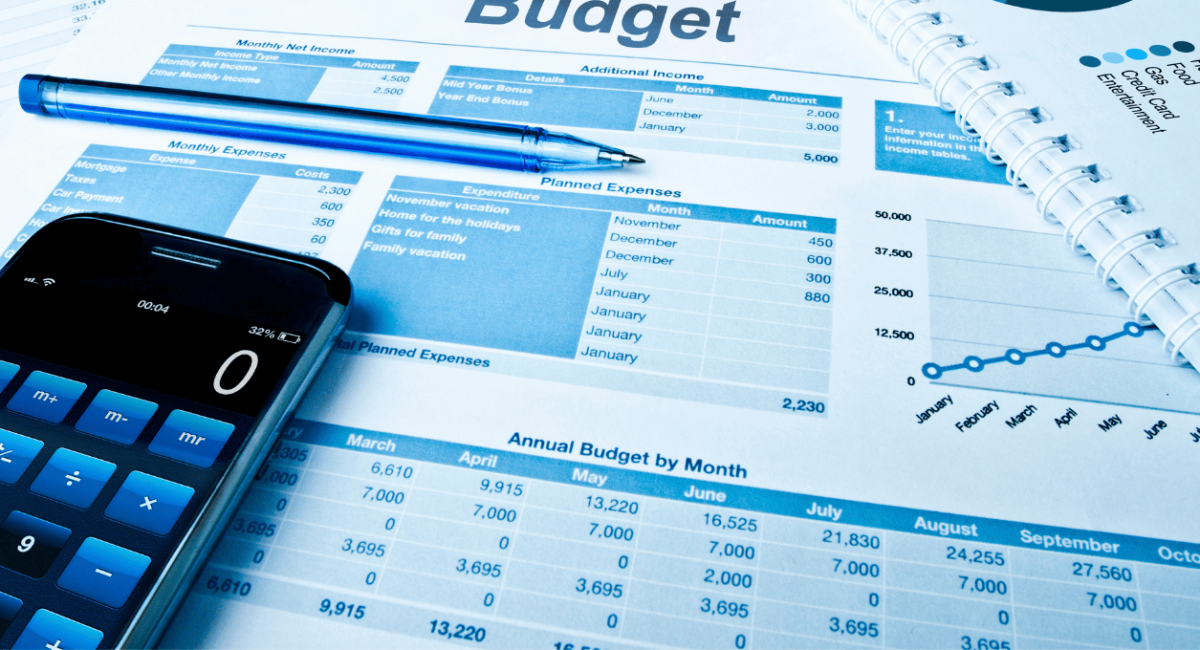 איך תבנו תקציב חכם שישאיר אתכם עם יותר כסף בסוף החודש