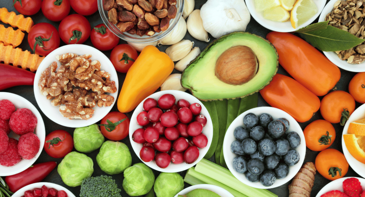 המזונות שיעזרו לכם לשמור על מערכת חיסון חזקה כל השנה